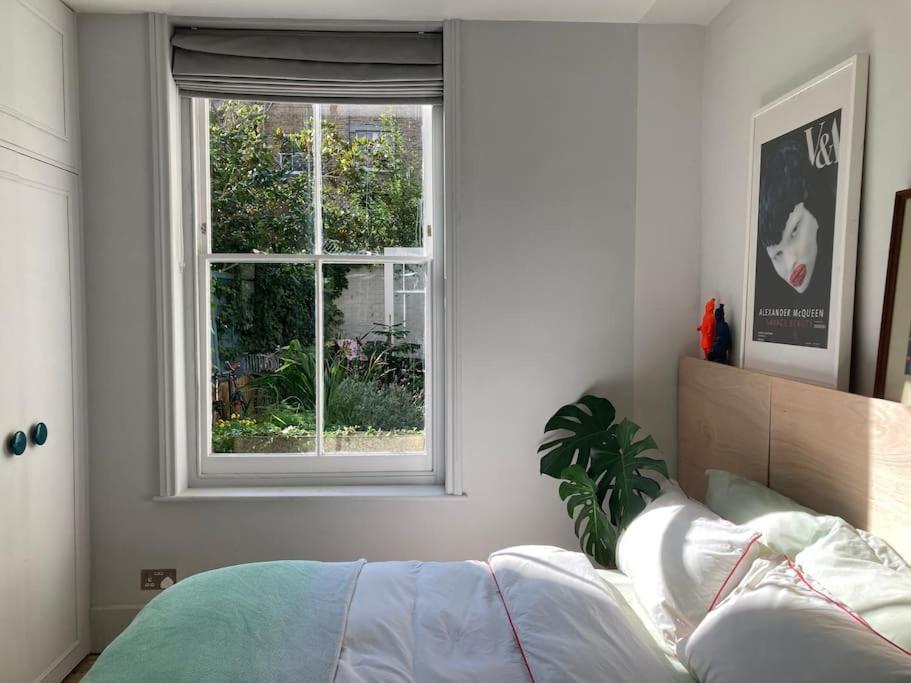 Stylish & Spacious! A Victorian House In Zone 1! Londra
