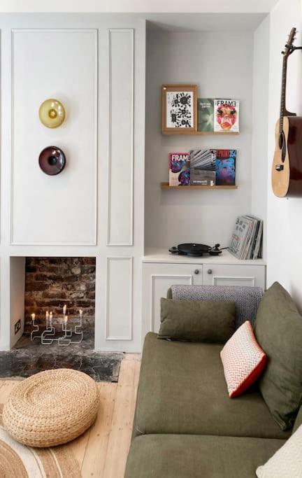 Stylish & Spacious! A Victorian House In Zone 1!