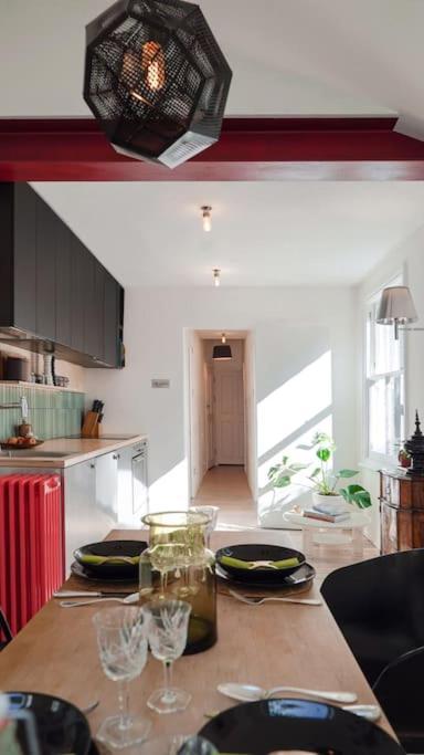 Stylish & Spacious! A Victorian House In Zone 1! Appartamento *