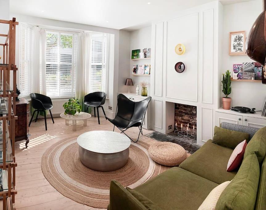 Stylish & Spacious! A Victorian House In Zone 1! * Londra